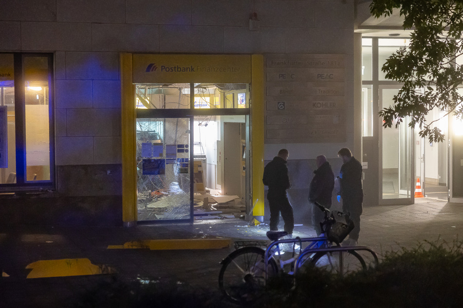 In den frühen Mittwochmorgenstunden wurde im hessischen Neu-Isenburg (Landkreis Offenbach) ein Geldautomat in einer Postbank-Filiale gesprengt.