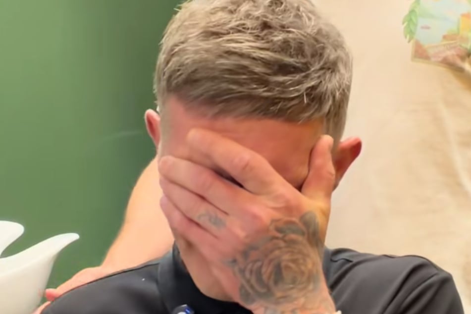 Nach dem Makeover kommen Matt die Tränen.