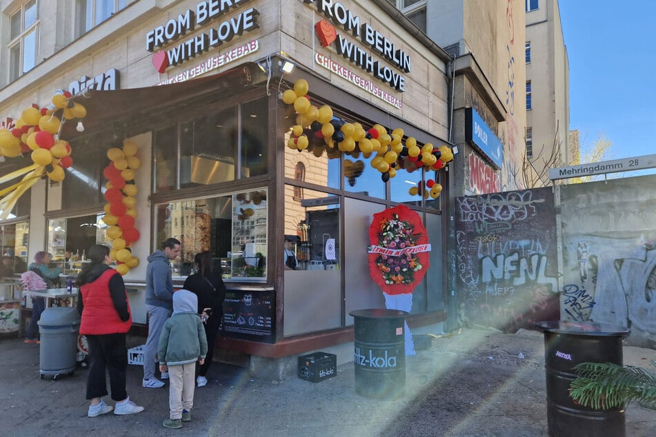 Bis vergangenen Sommer hatte Mustafa's Gemüsedöner noch an diesem Standort seinen Platz gefunden, zog aber auf die andere Straßenseite.