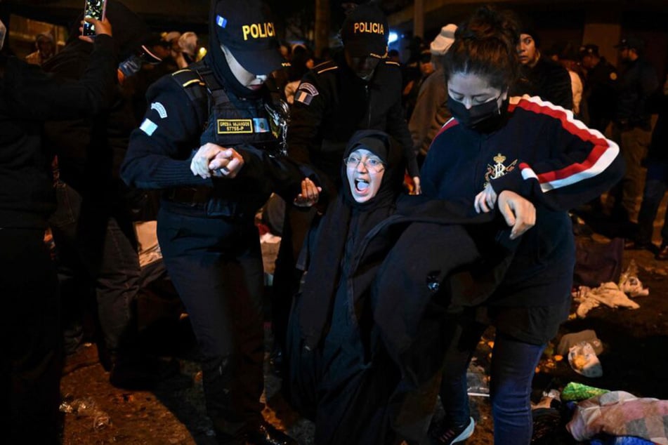 Sekta Lev Tahor, založená v roce 1988, má být zapletená do dětské zneužívání, pedofilie a znásilnění.