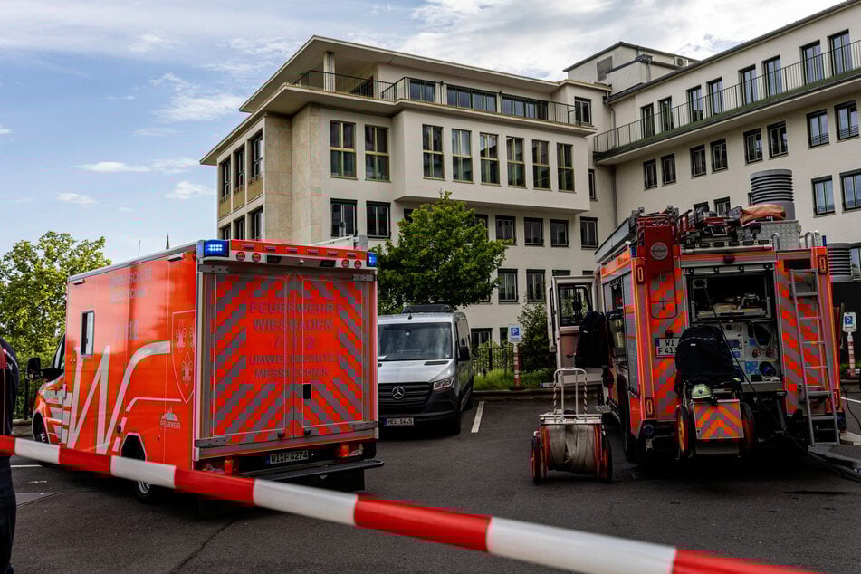 Bei dem ausgetretenen Kühlmittel handelte es sich um einen gesundheitsschädlichen Stoff, weshalb die Gaswarnanlage Alarm schlug.