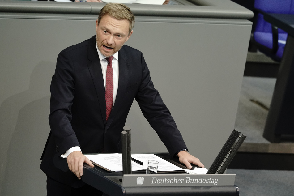 Christian Lindner, Fraktionsvorsitzender und Parteivorsitzender der FDP, kritisiert die beschlossenen Maßnahmen.