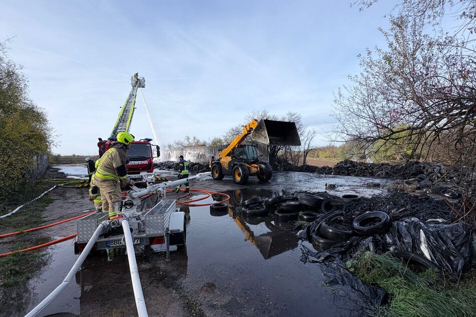 Die Feuerwehr war stundenlang im Einsatz.