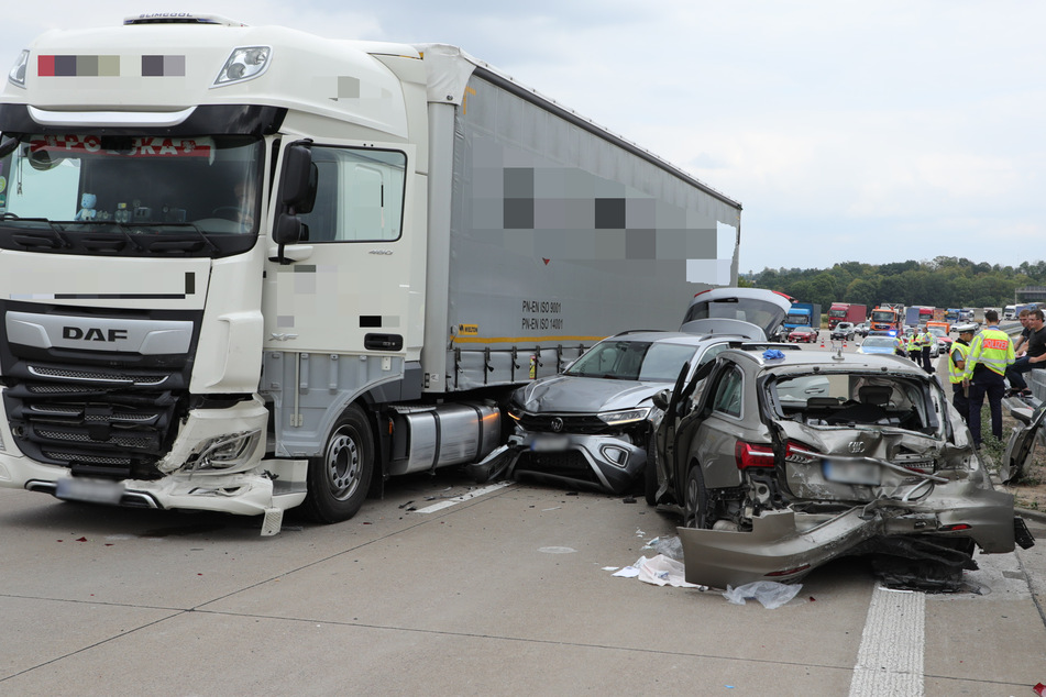 Unfall A4: Frau und Mann bei Unfall auf A4 schwer verletzt: Stau Richtung Chemnitz