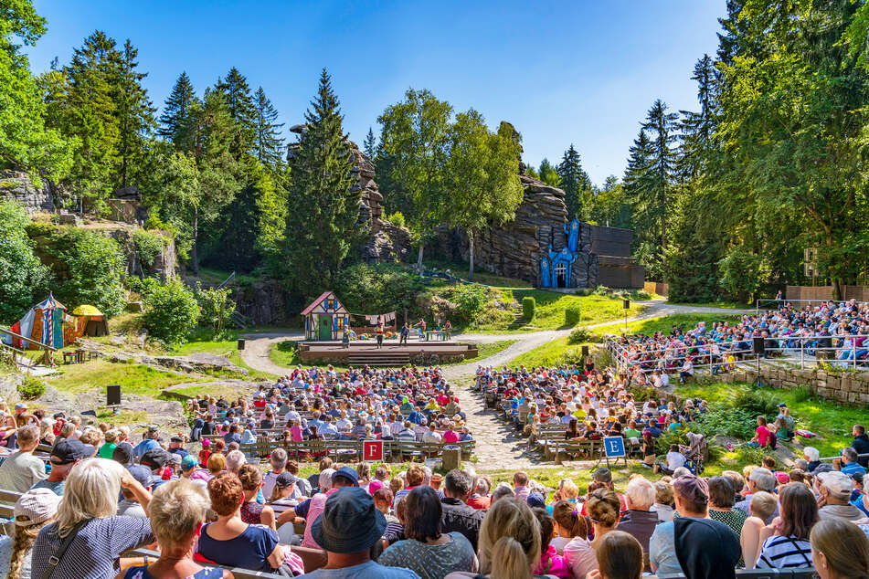 Vom 22. Juni bis 1. September finden die Greifenstein-Festspiele im Naturtheater Greifenstein statt.