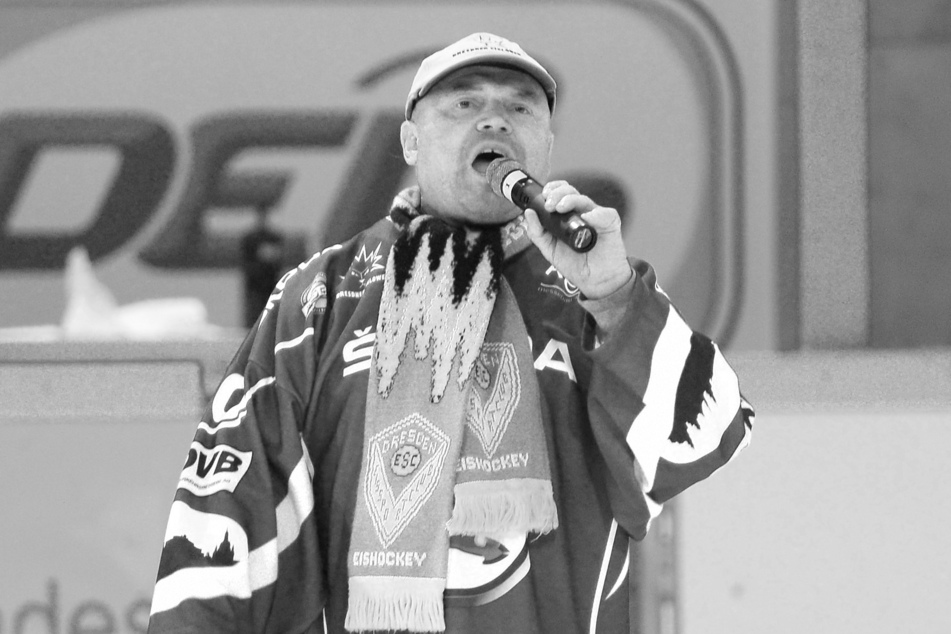 Hans-Jürgen Gansauge (†76) im September 2013 bei seiner Verabschiedung als Stadionsprecher der Dresdner Eislöwen.