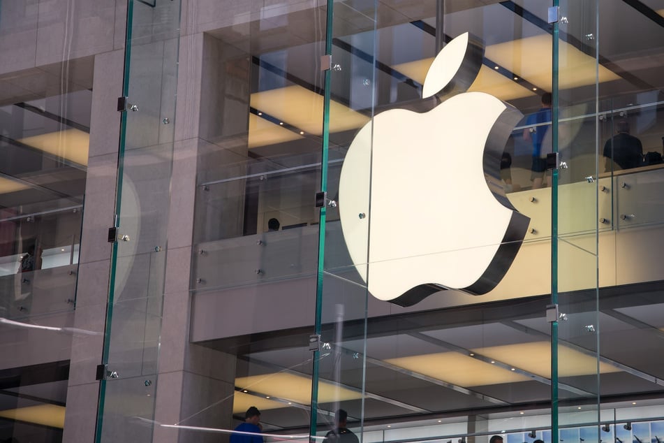 Apple sues former staffer for allegedly stealing trade secrets