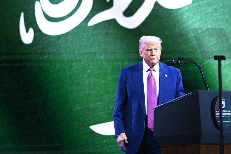 Trump strengthens ties with Saudi Arabia as he signs massive arms deal