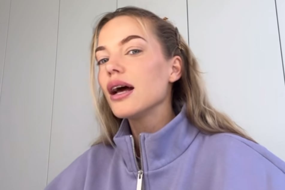 Die Influencerin lebt mit ihren beiden Söhnen und ihren fünf Hunden alleine in ihrem Haus.