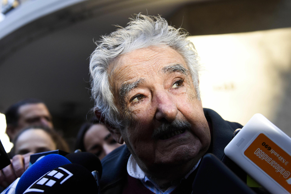 Uruguay, Montevideo: Jose Mujica, ehemaliger Präsident von Uruguay, spricht mit Journalisten.