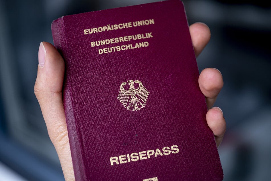 Statt zwei bis drei Wochen müssen Magdeburger knapp acht Wochen auf einen Reisepass warten.