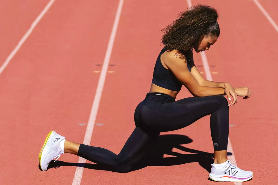 Startet mit dem New Balance FuelCell Propel v4 richtig durch.
