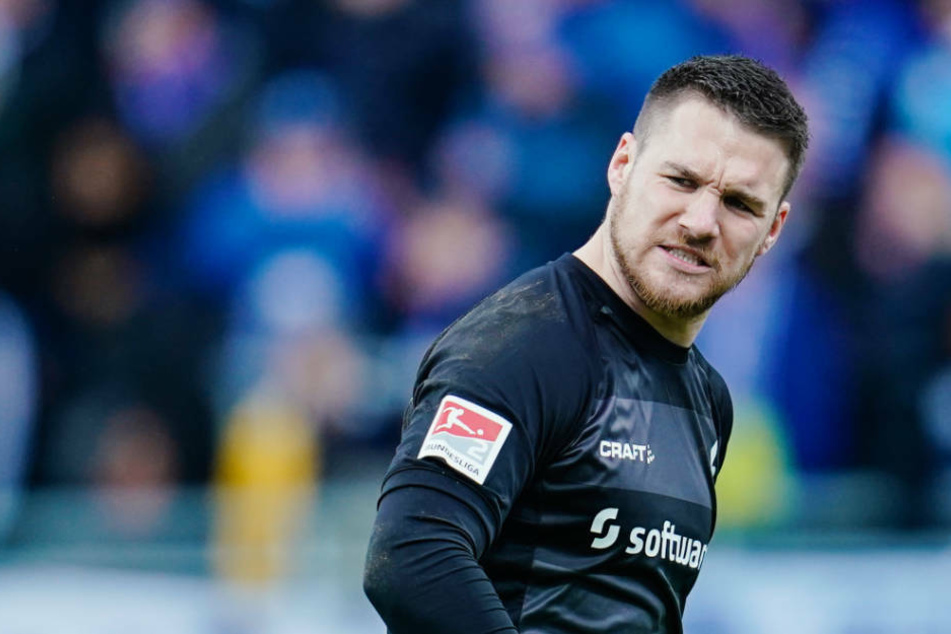 Darmstadts Nummer Eins Marcel Schuhen (27) würde aber dennoch notfalls eine Quarantäne zur Fortsetzung des Liga-Betriebs mitmachen (Archivbild).