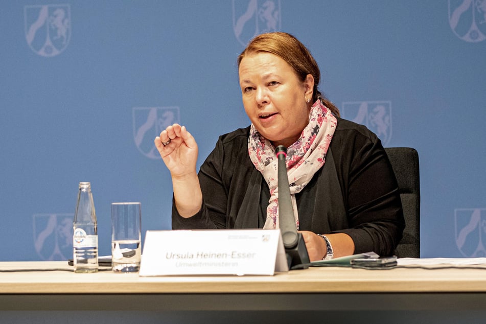 Umweltministerin Ursula Heinen-Esser (55, CDU) hat angesichts des Unwetters in NRW offenbar schnell gehandelt.
