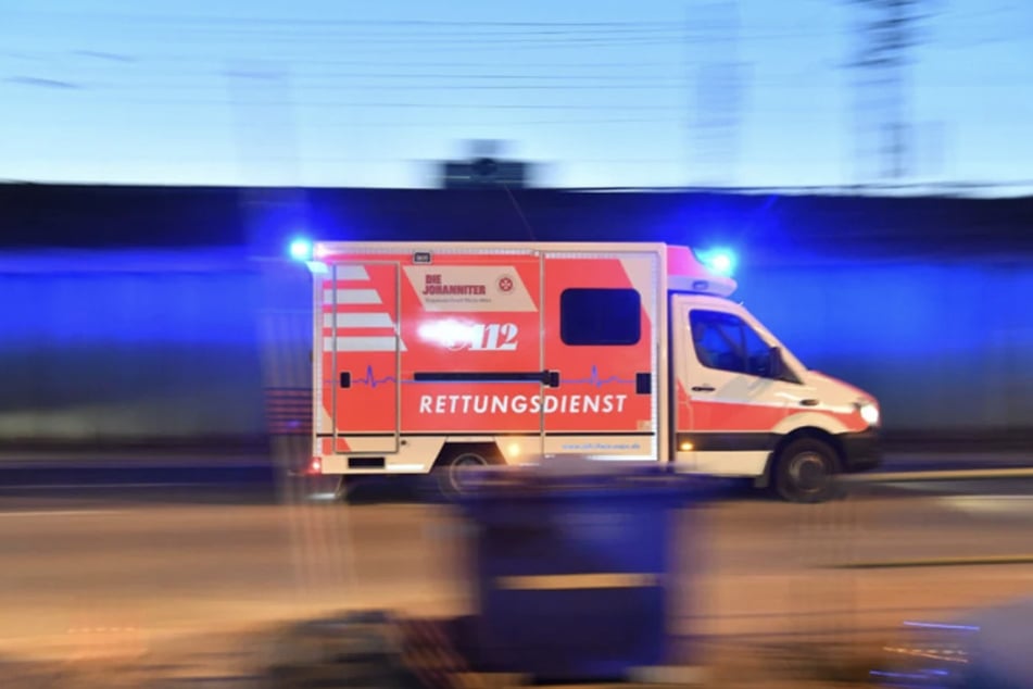 Der Verletzte wurde in ein Krankenhaus gebracht. (Symbolfoto)