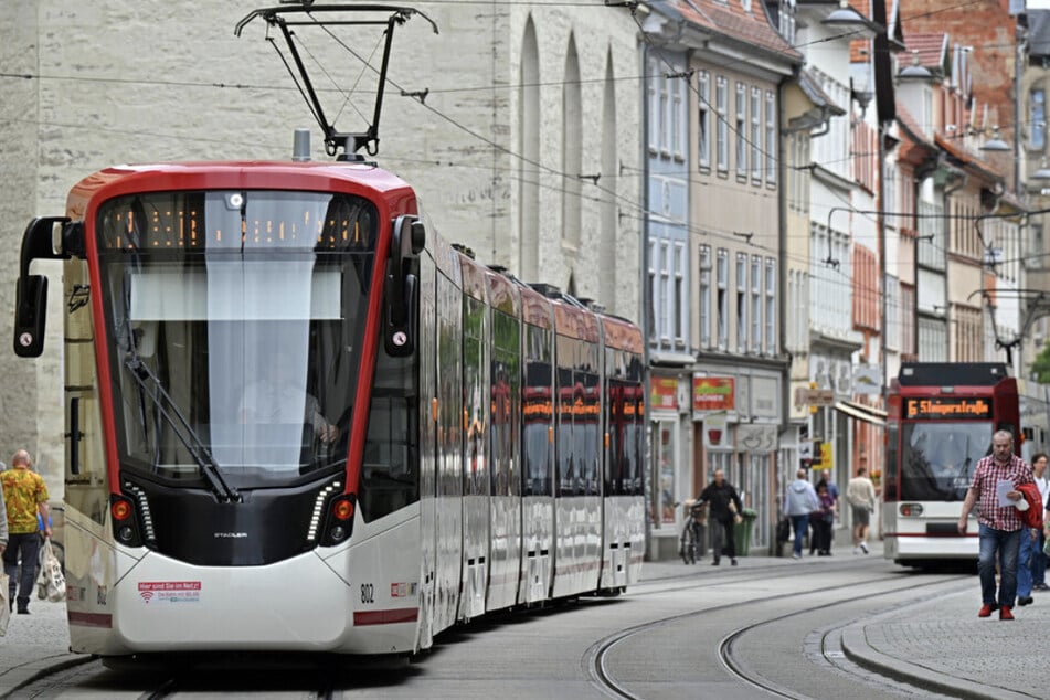 Die Fußgängerin hatte die herannahende Straßenbahn wohl übersehen. (Archivbild)