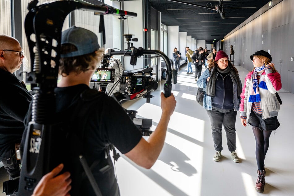 Für den Film "Superbusen" fanden diese Woche Dreharbeiten im Weinhold--Bau der TU Chemnitz statt.