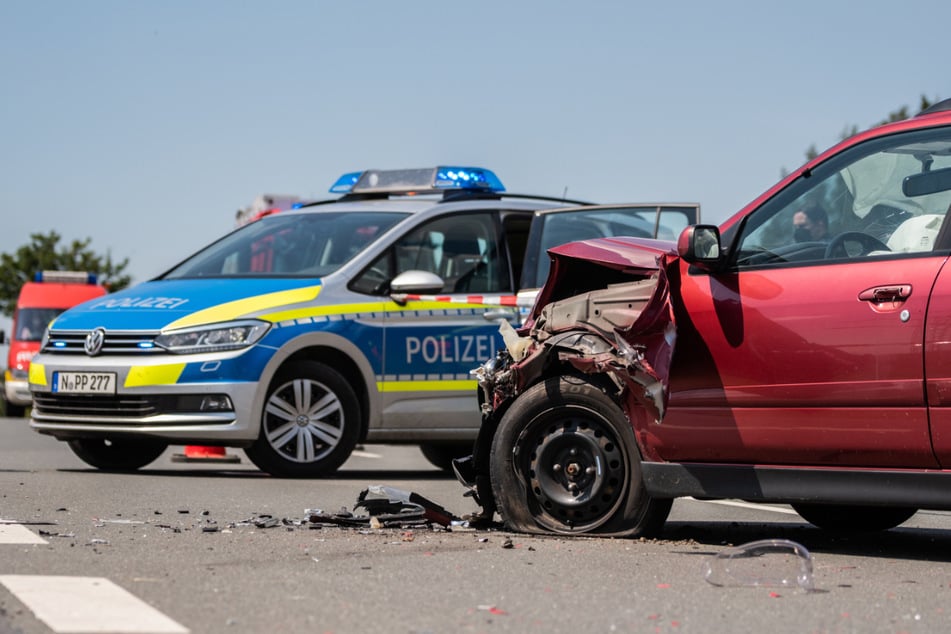 Tödlicher Unfall: Autofahrerin übersieht beim Abbiegen entgegenkommendes Motorrad