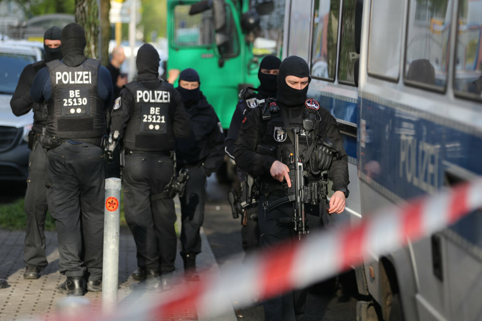 Polizisten sind in Berlin-Neukölln im Einsatz. (Symbolbild)