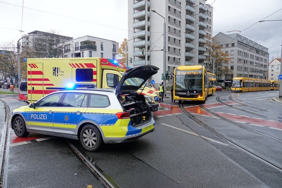 Wegen eines Unfalls staute sich der Verkehr am Dienstagmittag an der Kreuzung Freiberger Straße/Hertha-Lindner-Straße.