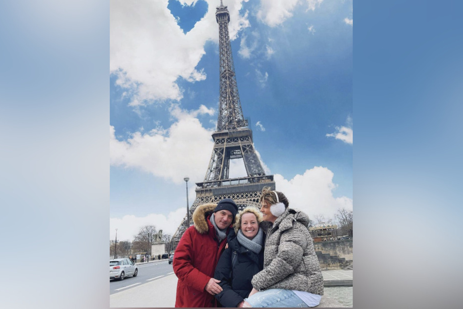 Twenty4Tim mit seiner Mama Tina und seinem Papa Sven in Paris. 