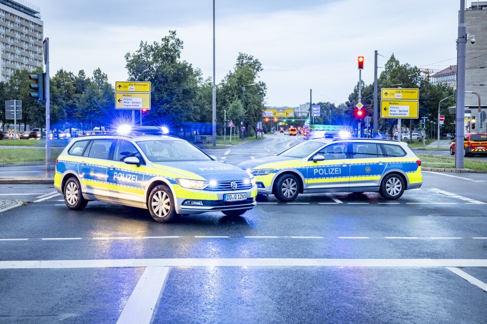 Der Bereich der Zufahrt auf die Carolabrücke aus stadteinwärtiger Richtung ist komplett gesperrt.