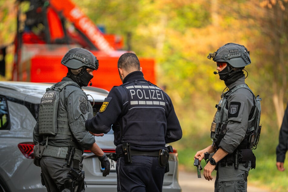 Einsatzkräfte klärten, ob von dem Gegenstand Gefahr ausging.