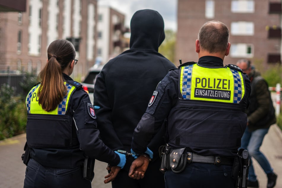 Polizei findet Kalaschnikow in Hamburger Wohnung