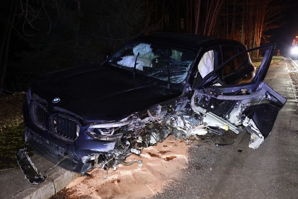 Mitte März war ein BMW-Fahrer im Erzgebirge einem Tier ausgewichen und dann in eine Mauer geknallt.