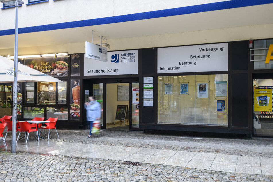 Im Gesundheitsamt können sich Bürger telefonisch zum Thema Corona informieren.