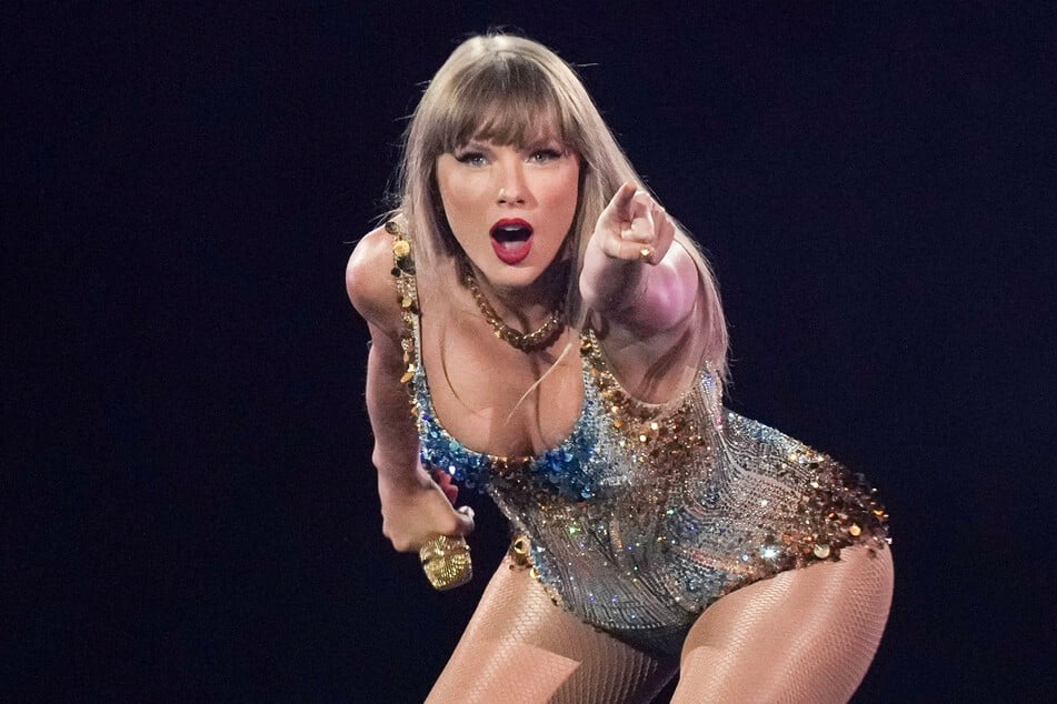 Taylor Swift has given fans a new peek at her re-recording of Reputation by debuting Look What You Made Me Do (Taylor's Version) on The Handmaid's Tale.