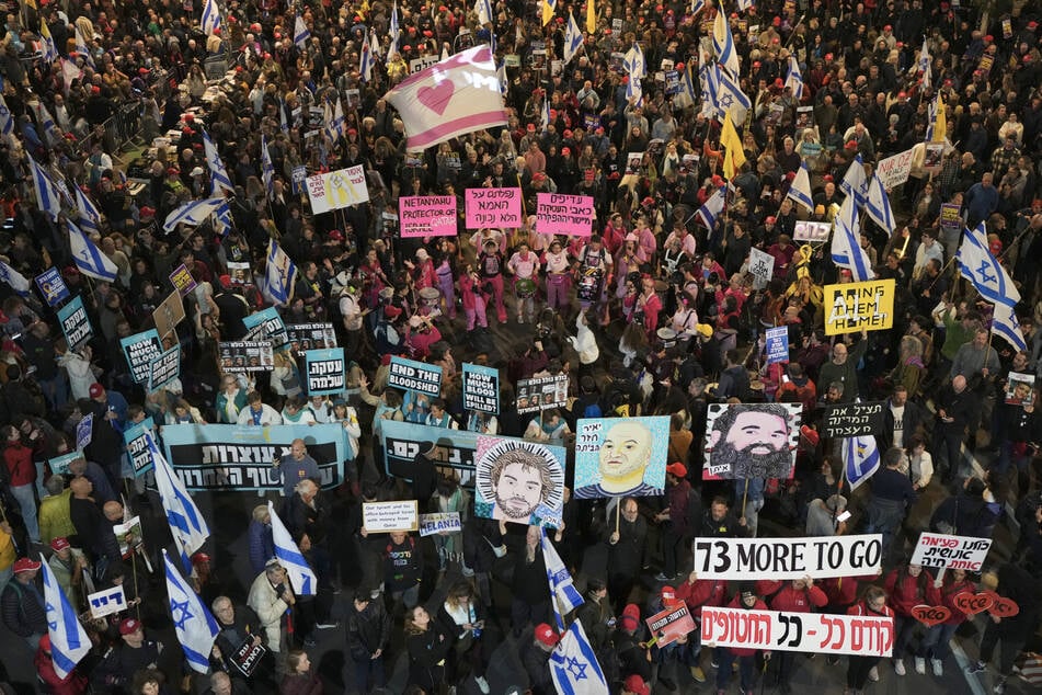 Noch nicht alle israelischen Geiseln sind frei. Am Samstag gingen wieder Tausende Menschen in Israel auf die Straße, forderten Freiheit für ihre gefangenen Liebsten und Freunde.