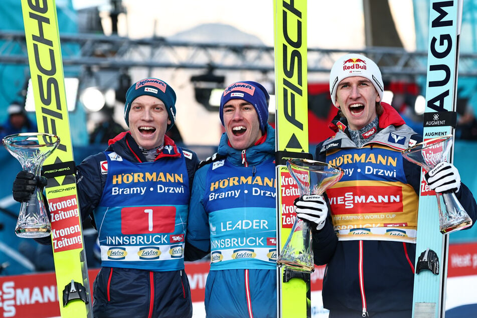 Jan Hörl (v.l.), Stefan Kraft und Daniel Tschofenig dominieren die Vierschanzentournee nach Belieben.