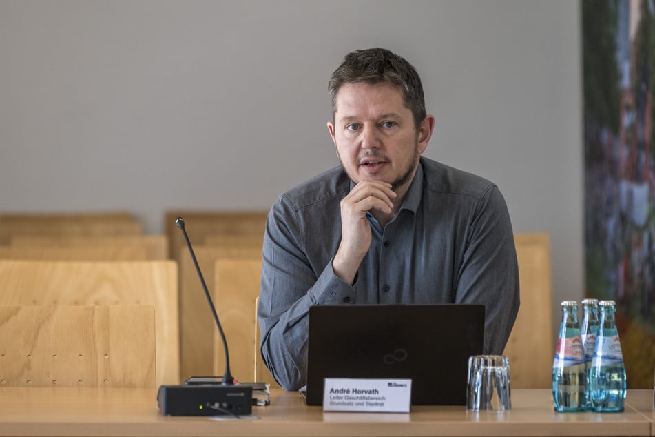 Amtsleiter André Horvath (49) erläutert die geplante Neuordnung der Fraktionsfinanzierung.