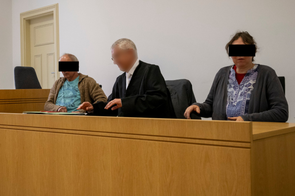 Am gestrigen Donnerstag: Lutz (68, l.) und Ina H. (59, r.) beim Berufungsverfahren am Chemnitzer Landgericht.