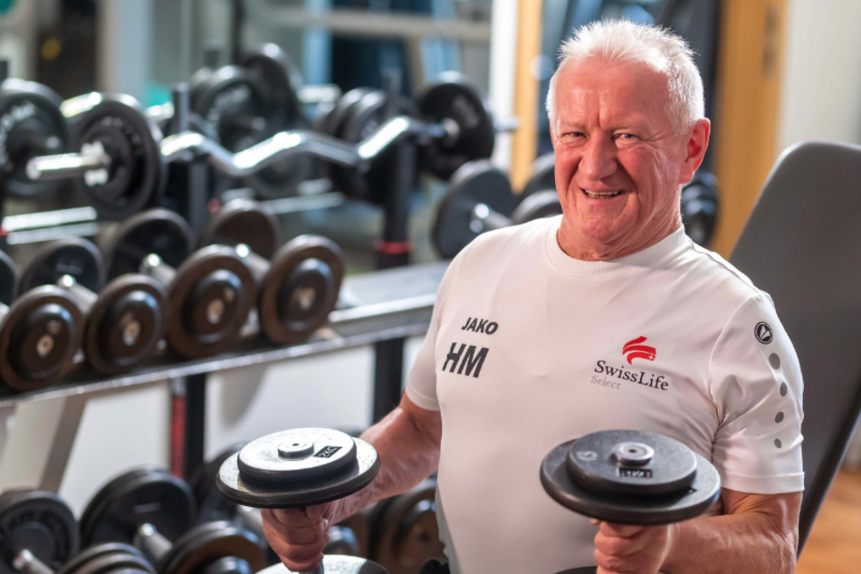Hans Malchau (69) stählt seine Muskeln dreimal pro Woche im Fitness-Studio.