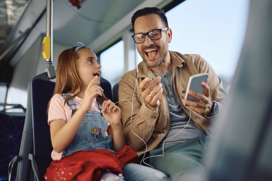 Deshalb reisen Familien im Sommer mit dem ÖPNV