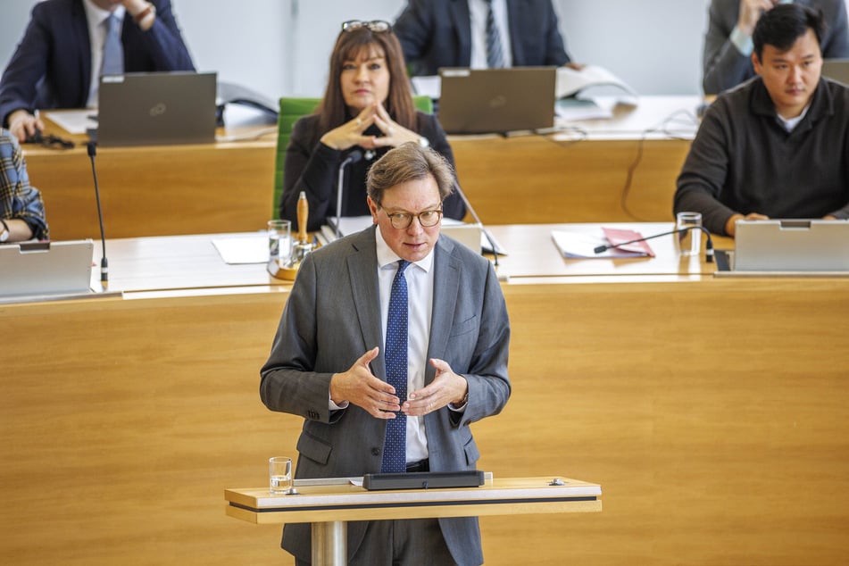 Umweltminister Georg-Ludwig von Breitenbuch (54, CDU) bei seiner Fachregierungserklärung.