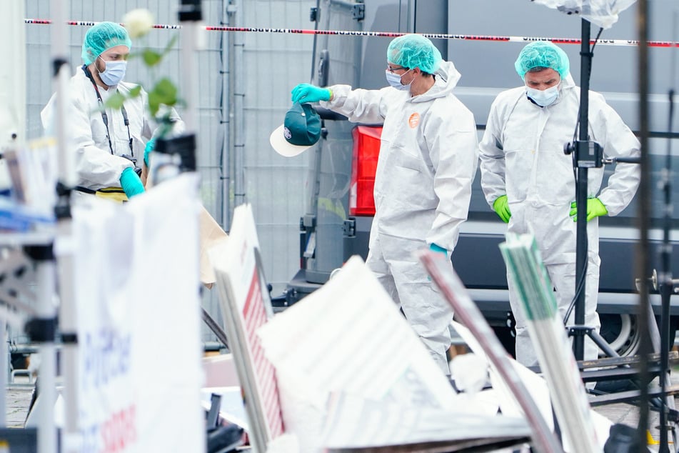 Die Ermittlungen nach der verheerenden Messerattacke laufen auf Hochtouren.