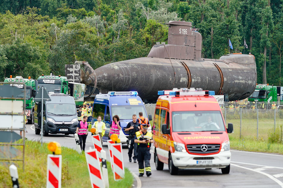 Der Transport führt zu mehreren Sperrungen.