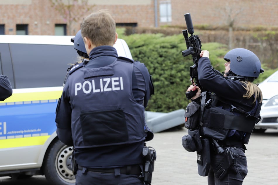 Großeinsatz vor den Toren Hamburgs! Polizei gibt mehrere Schüsse ab