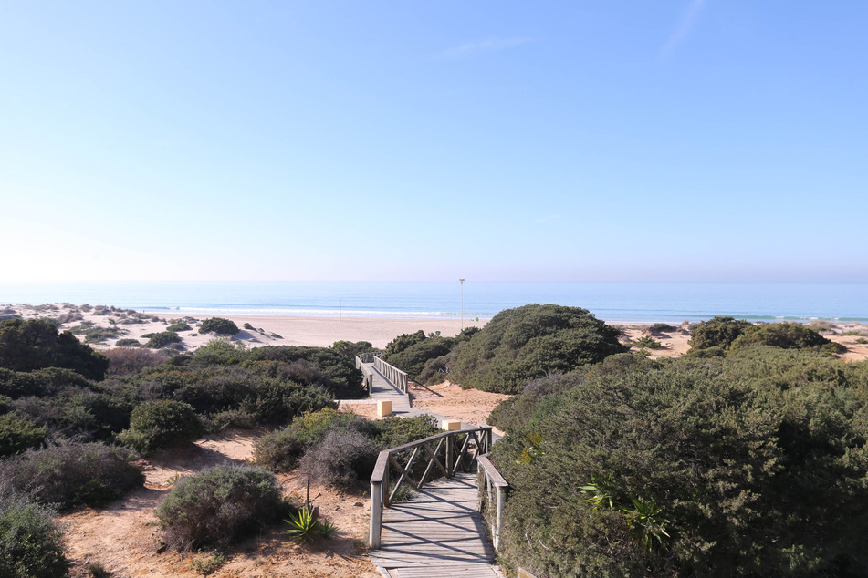 Diese traumhafte Kulisse in Novo Sancti Petri (Spanien) werden die Veilchen im Januar 2021 nicht erleben. Es wird durch den späten Start keine Winterpause und damit auch kein Winter-Camp im Süden geben.