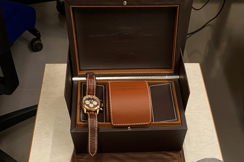Diese hochwertige Armbanduhr wurde im Fahrzeug des 19-Jährigen gefunden.