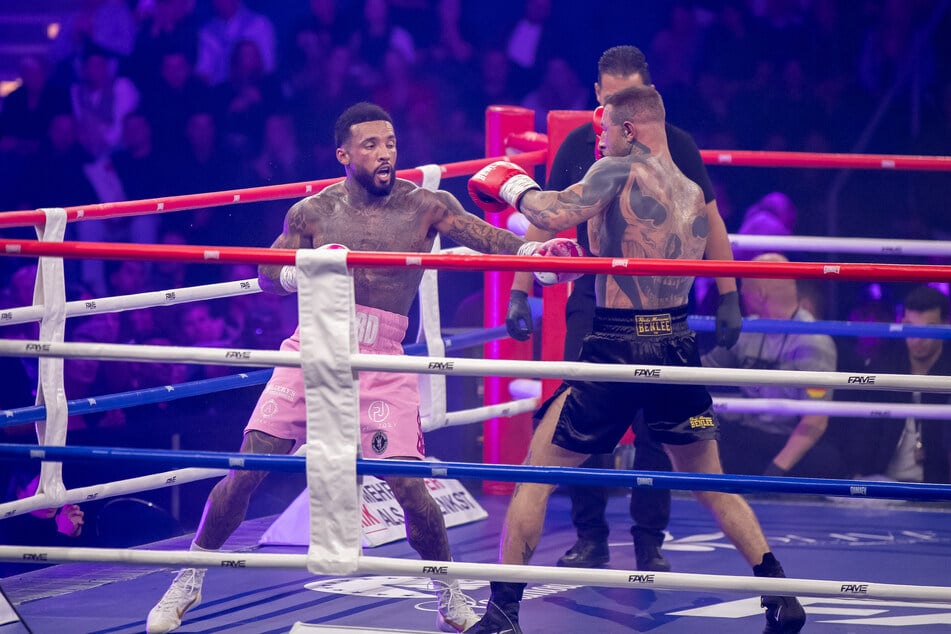 Marvin Manson (r.) revanchierte sich gegen Callum Izzard.
