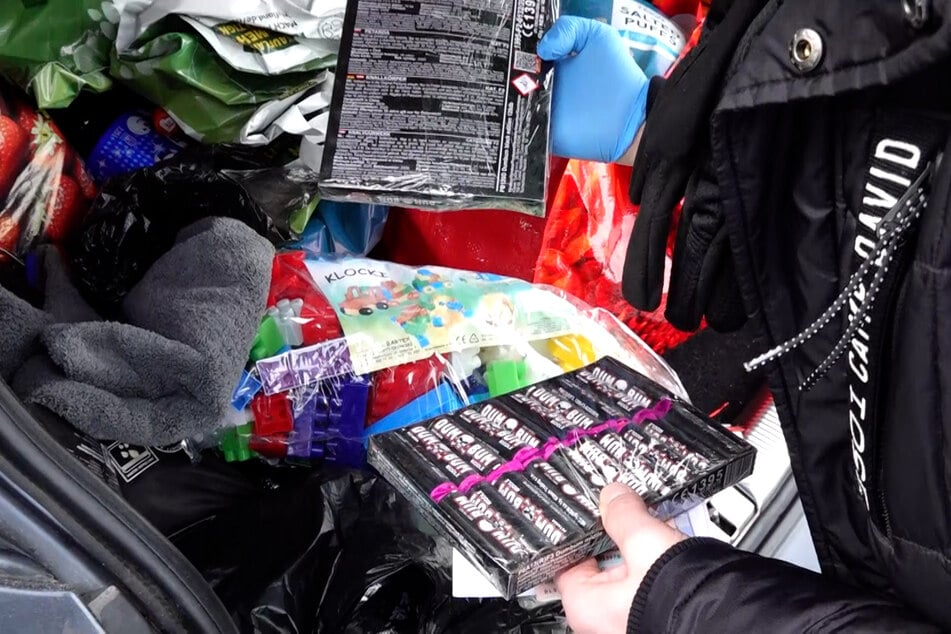 Die Polizei fand sogenannte DUM-DUM-Böller.