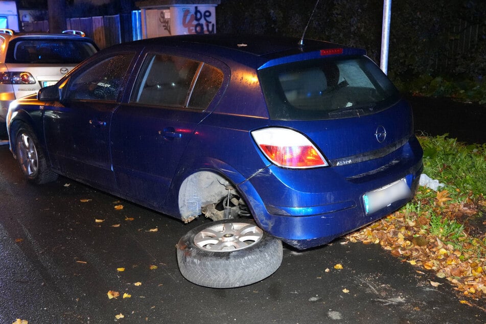 Auch das geparkte Auto wurde beschädigt.