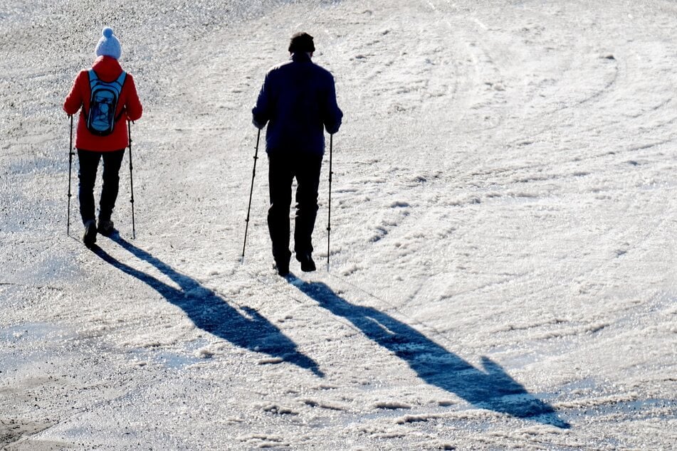 Das Skigebiet in Sachsen öffnet nach der coronabedingten Pause unter Hygieneauflagen.