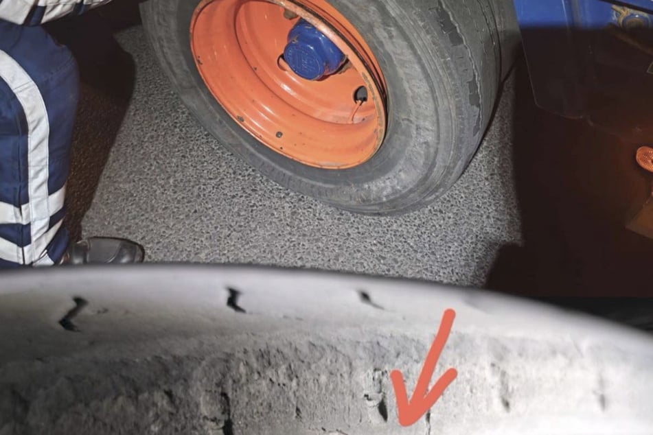 Der Reifen war sichtlich abgefahren.