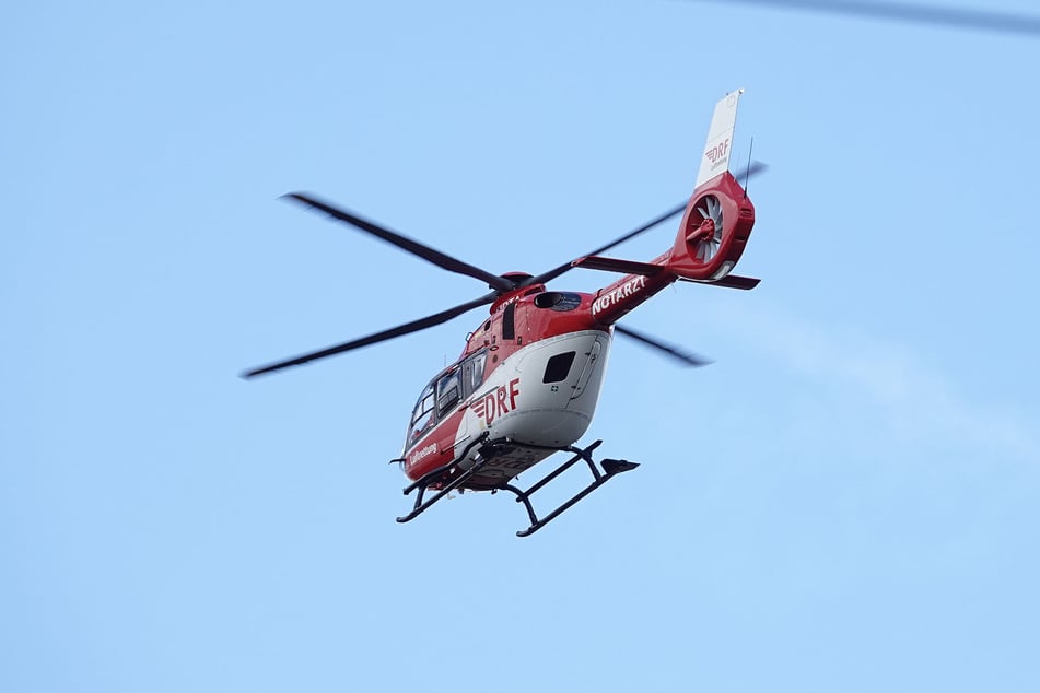 Eine Schwerverletzte (83) musste mit einem Helikopter ins Krankenhaus geflogen werden.