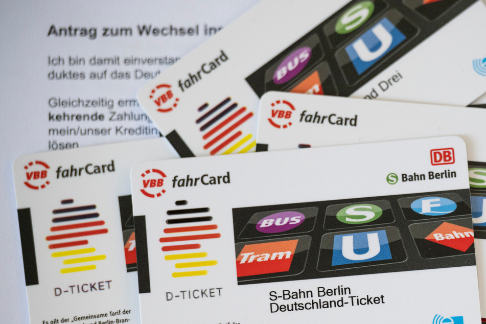 Mit dem 49-Euro-Ticket kann man ab dem 1. Mai mit den öffentlichen Verkehrsmitteln durch ganz Deutschland fahren. (Symbolbild)